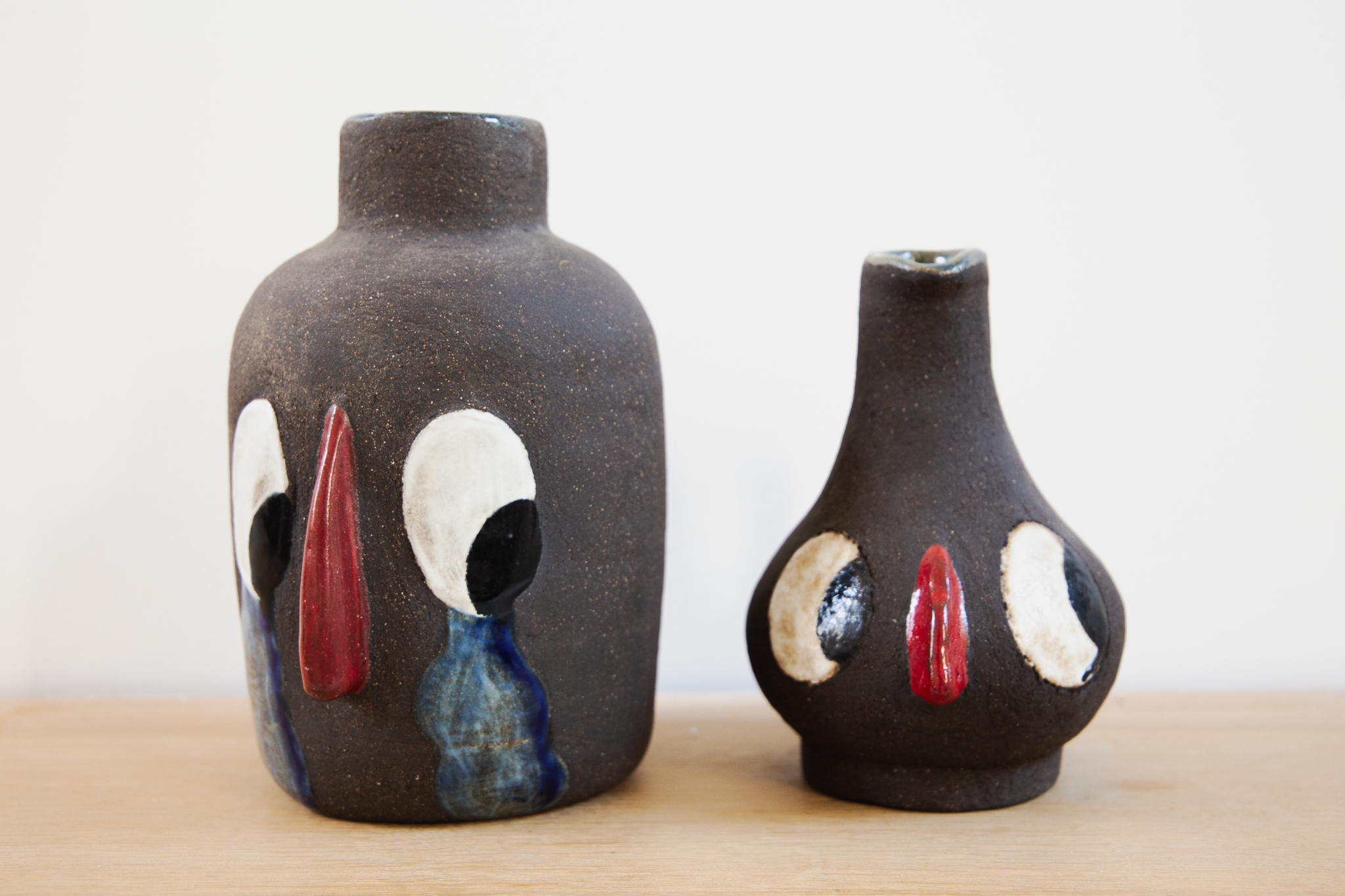 2 vases conversation